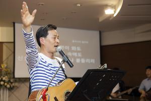  금요찬양집회 'The Call'