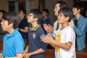  금요찬양집회 'The Call'